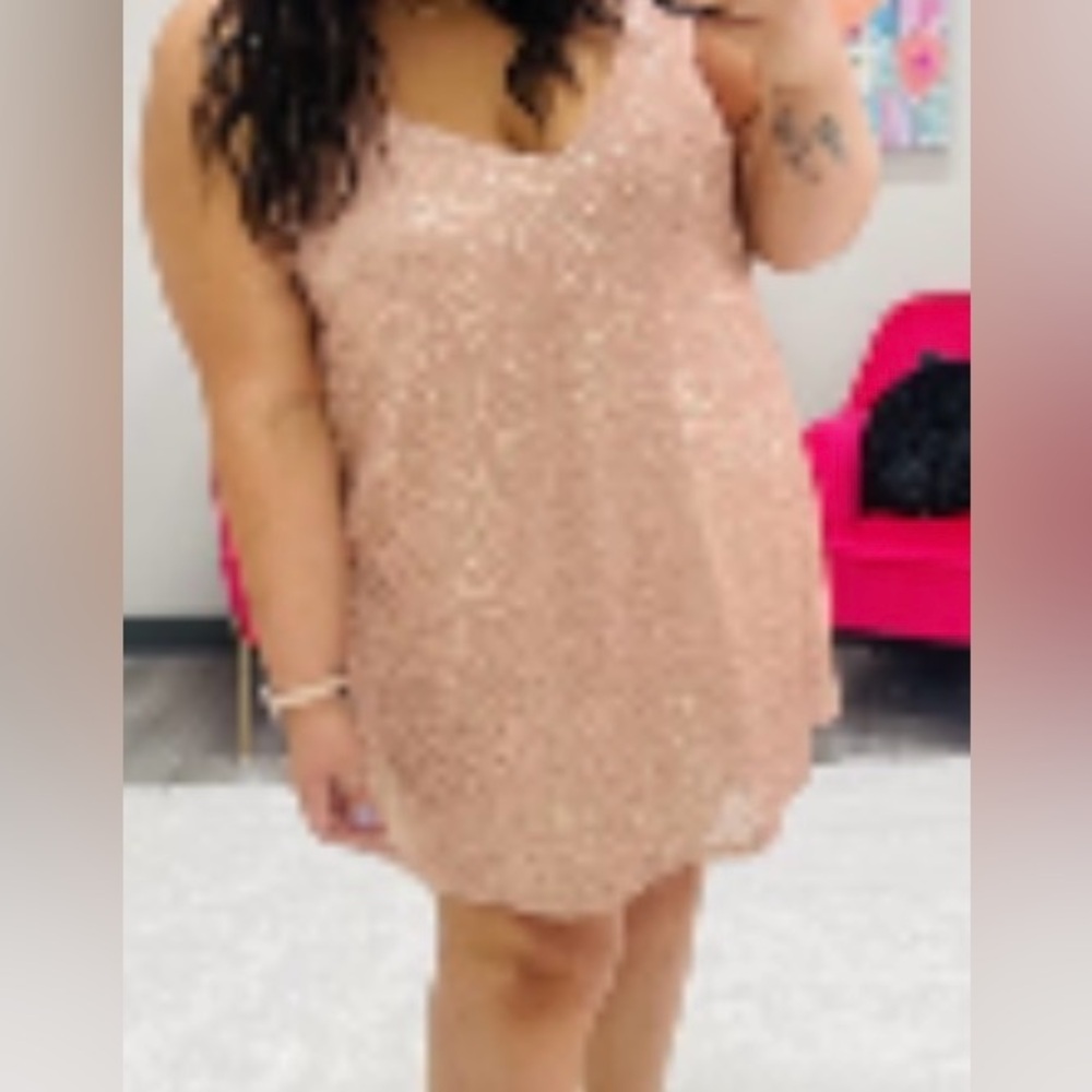 PINK SEQUENCE PARTY DRESS BRAND: ANDREE SIZE MEDIUM.